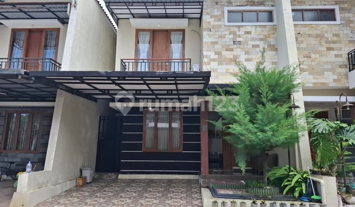 Luxurious 2-Story Fully Furnished Residence in a Housing Complex Located in the City Center, Umbulharjo, Yogyakarta