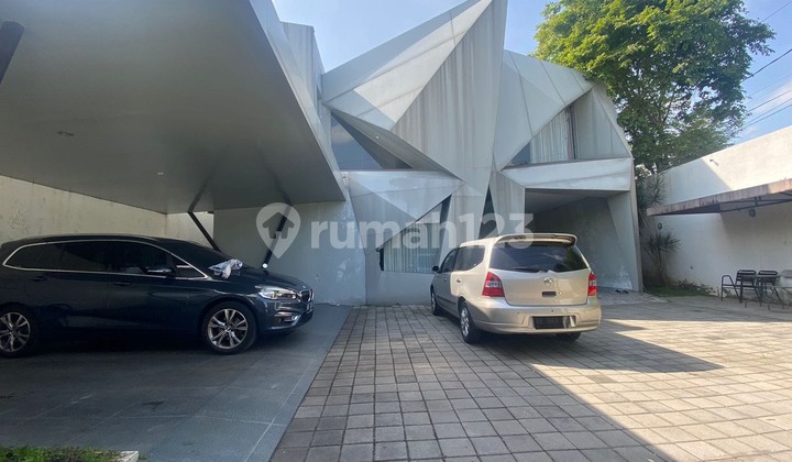 Rumah Desain Unik Ada Kolam Renang di Dekat Malioboro Yogyakarta 2