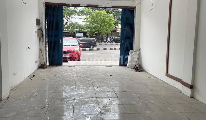 For Rent Strategic 3-Story Shop House in North Ringroad Yogyakarta - Suitable for Business 2