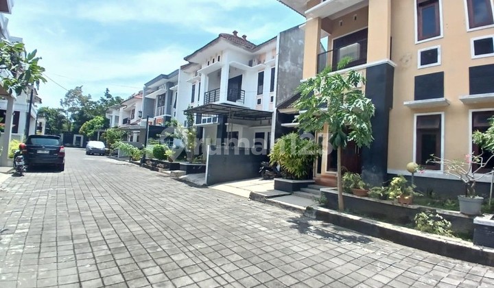 Rumah 2 Lantai Dalam Perum Pondok Permai Yogyakarta.