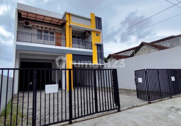 Ruko 2 Lantai & Gedung di Dekat Stpn Gamping, Sleman
