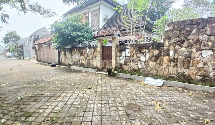 Rumah 2 Lantai di Dalam Perumahan Maguwoharjo, Depok, Sleman 2