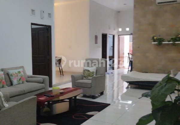 Disewakan Rumah Semi Furnish Hanya 2 Menit ke Ambarukmo Plaza