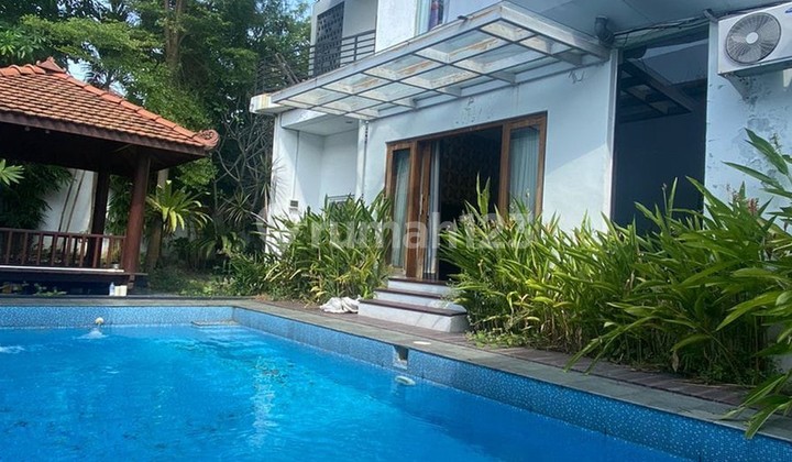 Rumah Desain Unik Ada Kolam Renang di Dekat Malioboro Yogyakarta
