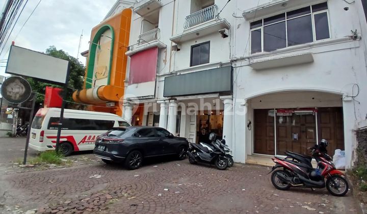 For Rent: Seturan Shop House, Busy Campus Area in Jogja For Rent: Seturan Shop House, Busy Campus Area in Jogja