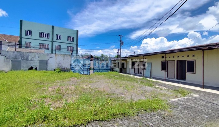 For Rent: Office Complex & Spacious Warehouse in Sonosewu with Parking for 15 Cars, Ngestiharjo, Kasihan, Bantul