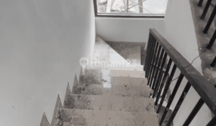 Rumah Nyaman Lokasi Strategis Nol Jalan Raya Juanda 2