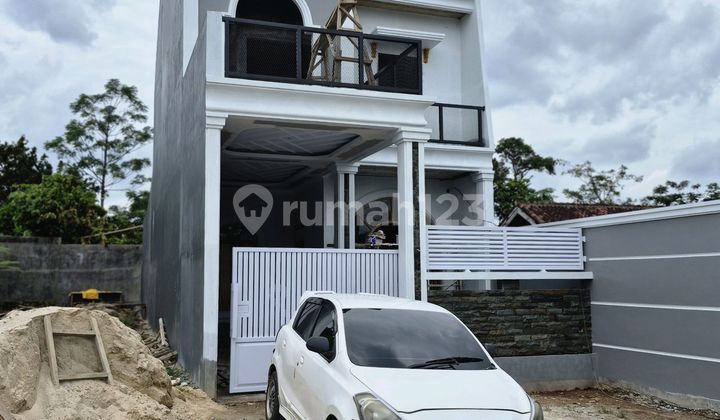 Rumah Mewah Dua Lantai Lokasi Sangat Strategis 2