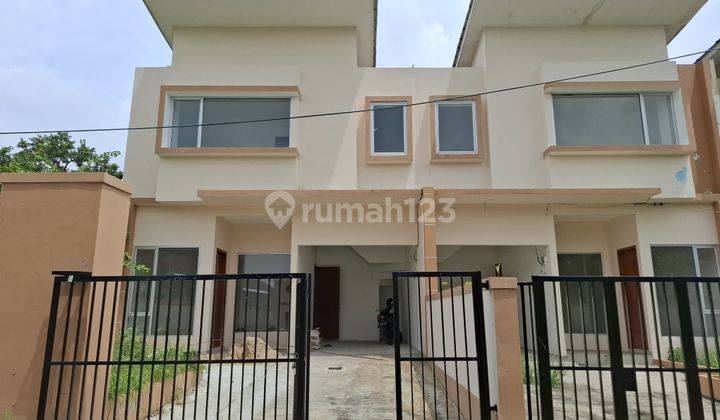 Rumah Siap Huni 2 Lantai Lokasi Sangat Strategis