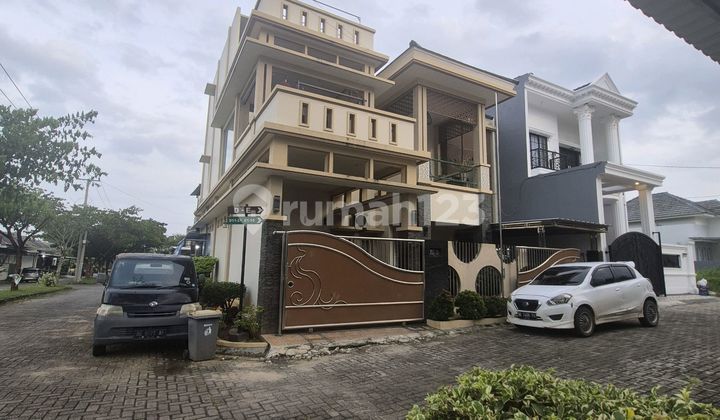Rumah Mewah Dalam Komplek Elit One Gate + Security 2