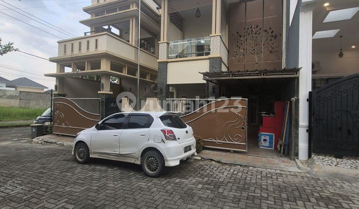 Rumah Mewah Dalam Komplek Elit One Gate + Security Rumah Mewah Dalam Komplek Elit One Gate + Security