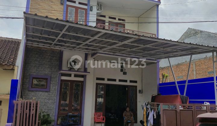 Rumah Mewah Dua Lantai Dekat Kantor Samsat