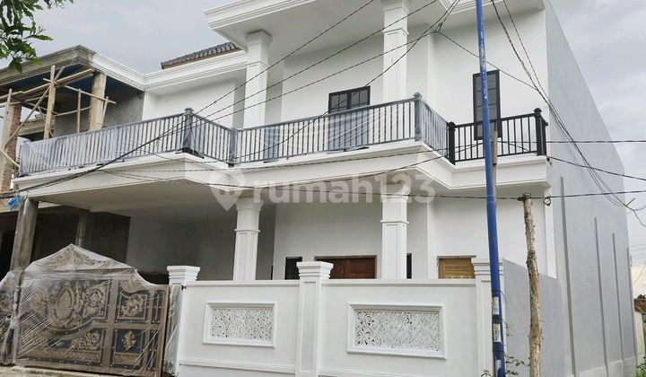 Rumah Mewah Dua Lantai Lokasi Bebas Banjir