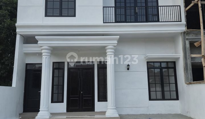 Rumah Mewah Dua Lantai Asri Sejuk dan Bebas Banjir