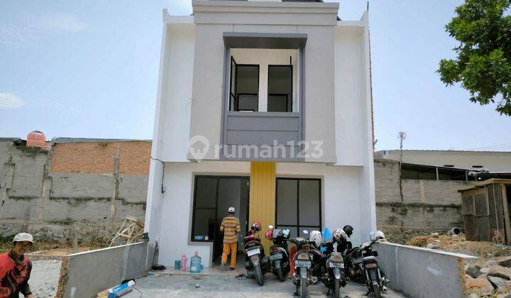 Rumah Dua Lantai Termurah Di Tengah Kota 2