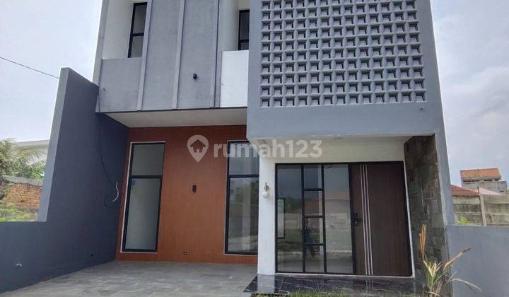 Dijual Rumah 2 Lantai Siap Huni Lokasi Strategis 1