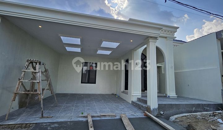 Rumah Mewah Lokasi Strategis dan Bebas Banjis