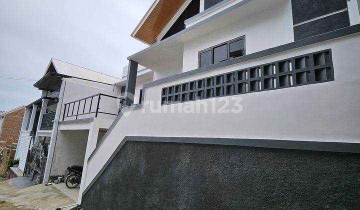 Rumah Mewah 2 Lantai View Alam dan Perkotaan 2