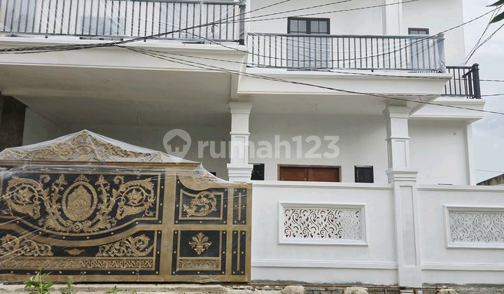 Rumah Mewah Dua Lantai Lokasi Sangat Strategis