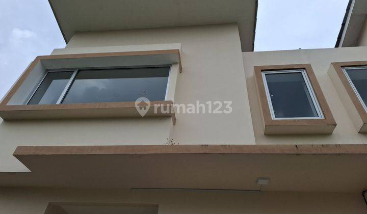 Rumah Siap Huni 2 Lantai Lokasi Sangat Strategis 2