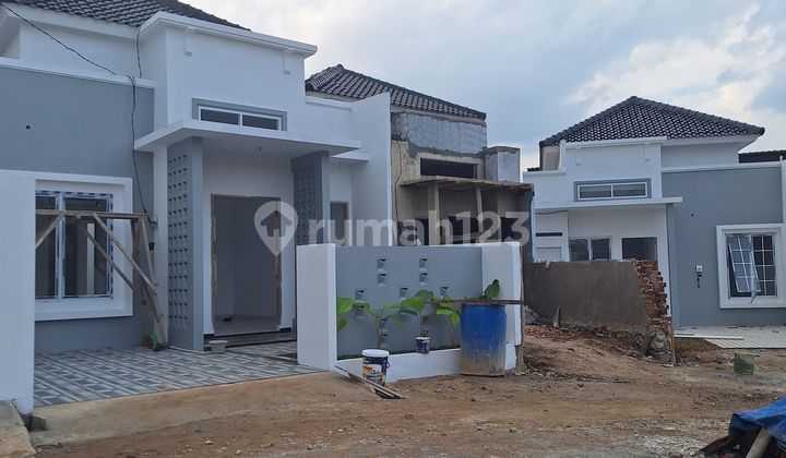 Rumah Mewah One Gate Sistem Lokasi Strategis