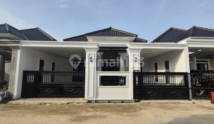 Minimalist Luxury House Strategic Location One Gate