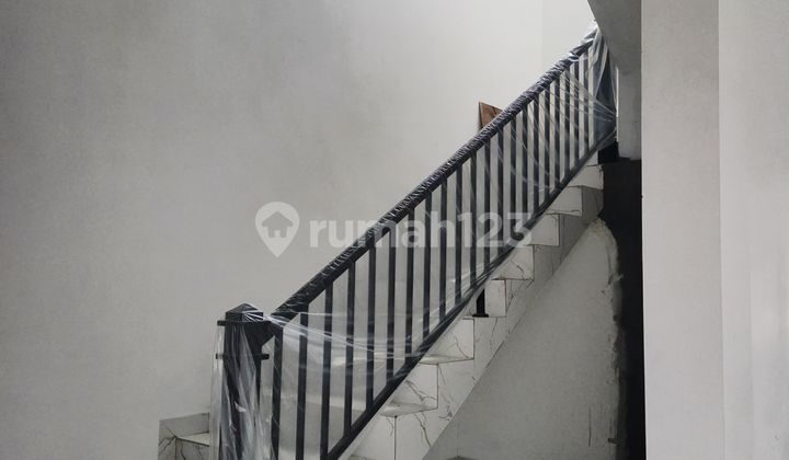 Rumah Mewah Dua Lantai Lokasi Super Strategis Rumah Mewah Dua Lantai Lokasi Super Strategis