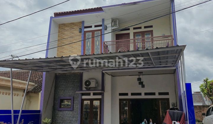 Dijual Rumah Dua Lantai Dekat dengan Kantor Samsat