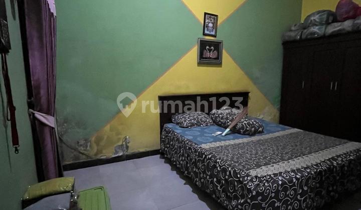 3-Story Central Gresik Town Office House with SHM 2