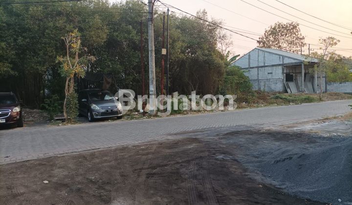 LAND SUITABLE FOR BUSINESS IN GUNUNG ANYAR