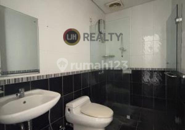 Grand Wisata 3.5-Story House, 5+1 Bedrooms, 240m² Land Area, on Boulevard, 200m from Living World Mall, Direct Access to Tambun Toll Road, Grand Wisata Bekasi. 2