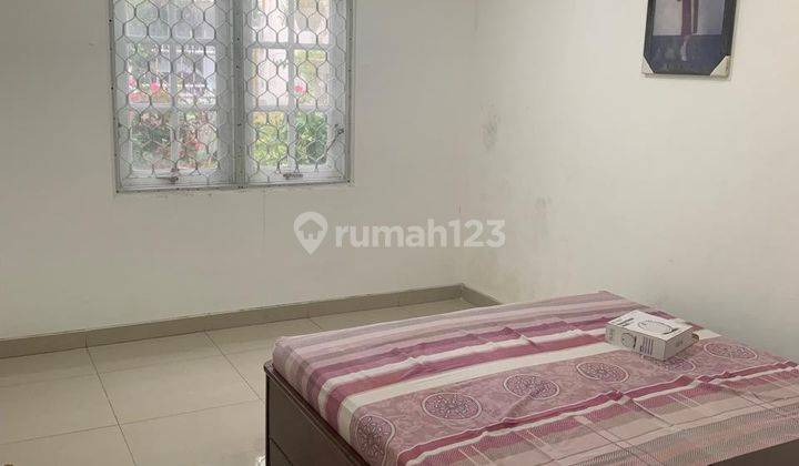 Dijual Rumah Full Furnished 2 Lantai 4+1 Kamar Tidur 3,5 Km Dari Revo Town di Kemang Pratama 3 Bekasi 2