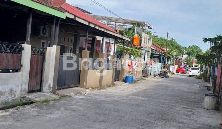 RUMAH DI PERUMAHAN BANYUWANGI BATU AMPAR 1