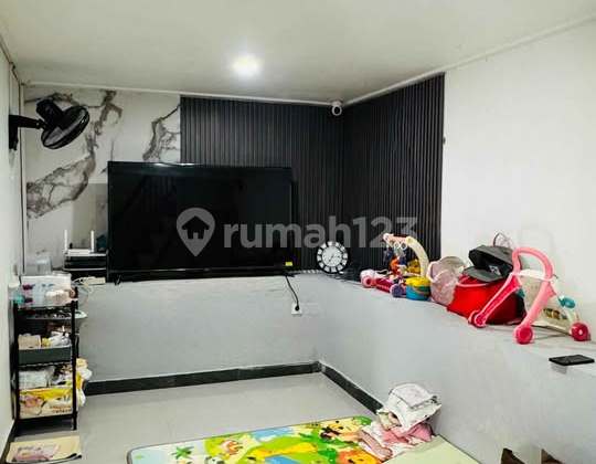 Rumah Siap Huni 2 Lantai 2 Kamar Furnish di Kilo 4,5 2