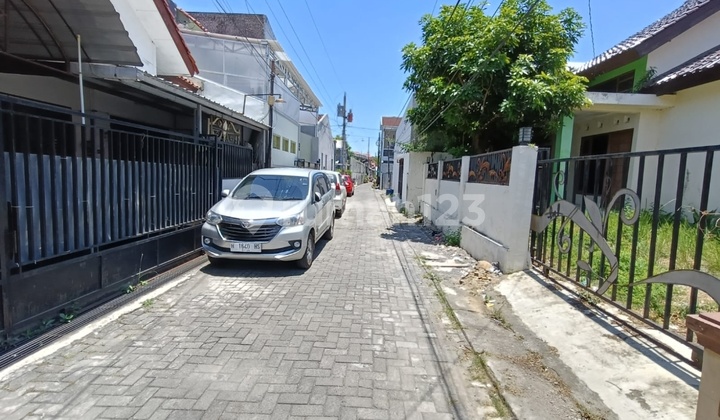 Ruang Usaha Tengah Kota.  2