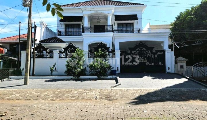 Lokasi Di Perumahan Eksklusif. Aman. Siap Huni. Bangunan Baru. Butuh Uang. Segera Dijual. Tempat Tinggal Idaman. Nyaman Dan Tenang. Mudah Kemana Saja. Bagus SHM 1