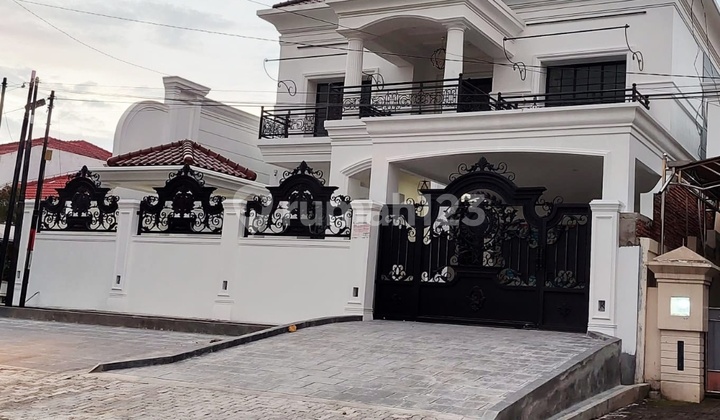 Lokasi Di Perumahan Eksklusif. Aman. Siap Huni. Bangunan Baru. Butuh Uang. Segera Dijual. Tempat Tinggal Idaman. Nyaman Dan Tenang. Mudah Kemana Saja. Bagus SHM 2