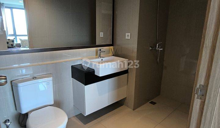 Apartment Embarcadero Suites 3 Kamar Tidur Semi Furnished Unit Bagus Lokasi Strategis Dekat Mall Sekolah Universitas Fasilitas Lengkap Siap Huni