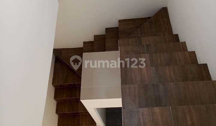 Rumah Cantik Akses Lega Bebas Banjir di Bintara dekat Pondok Kopi