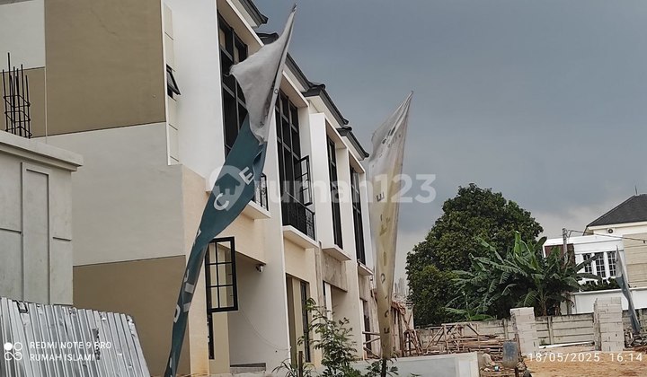 Rumah Premium ClassicStyle Super Strategis Bebas Banjir Rawalumbu