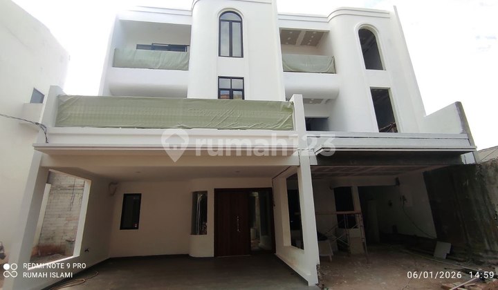 Rumah 2 Lantai + Rooftop SHM Strategis Akses Legadi Pondok Kelapa Rumah 2 Lantai + Rooftop SHM Strategis Akses Legadi Pondok Kelapa