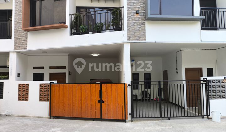 Rumah 2 Lantai Bebas Banjir SHM Akses Mobil dekat Pondok Kelapa