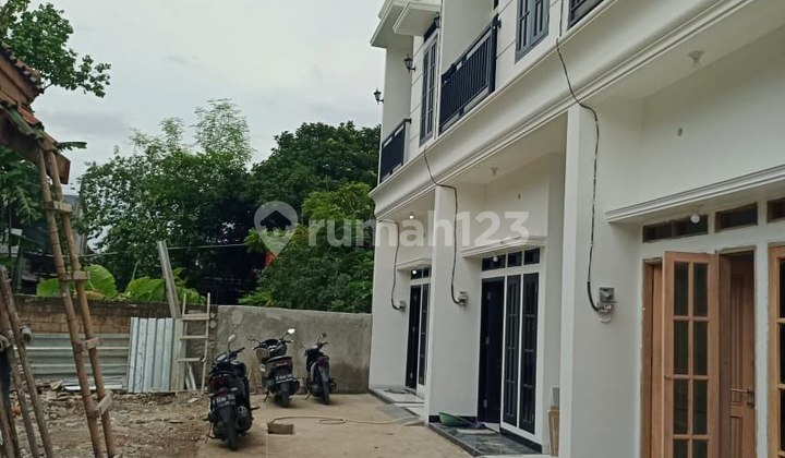 Townhouse Eksklusif 3 Lantai, SHM di Condet, Balekambang, 2