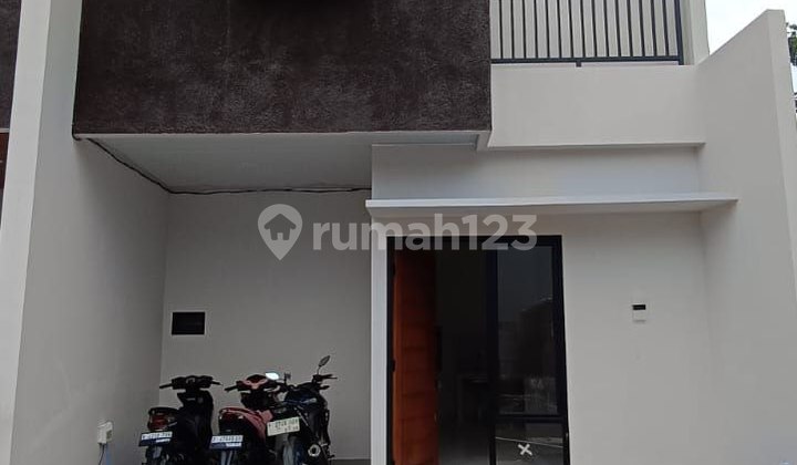 Rumah 2 Lantai SHM Bebas Banjir Super Strategis di Lubang Buaya