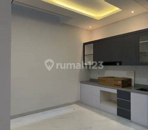 Rumah Exclusive 3 Lantai, Akses Mudah, Bebas Banjir, Utan Kayu, Matraman, Jakarta Timur  1