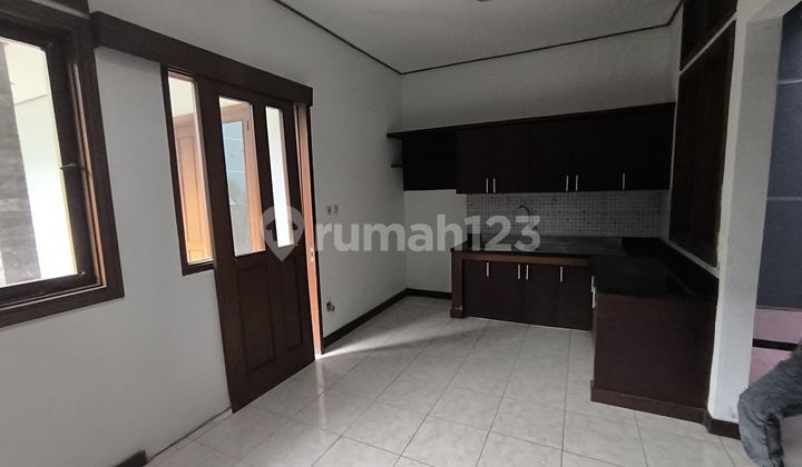 Disewakan Rumah 2 Lantai Nyaman Siap Huni Lokasi di Batununggal Indah Bandung 2