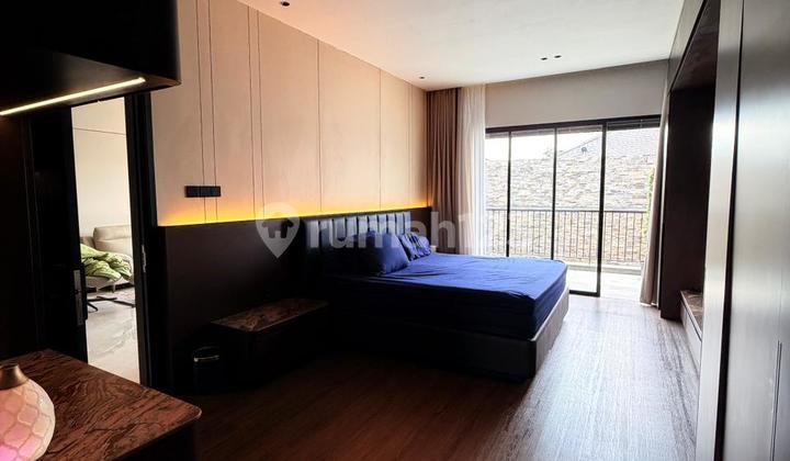 Dijual Rumah Baru Classic Modern Siap Huni Lokasi di Singgasana Pradana Bandung 2