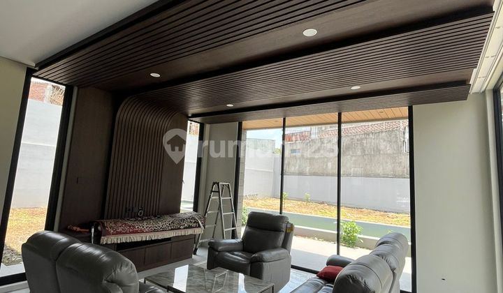 Dijual Rumah Baru 2 Lantai Semi Furnish Siap Huni Modern Minimalis Lokasi di Setiabudi Regency Bandung