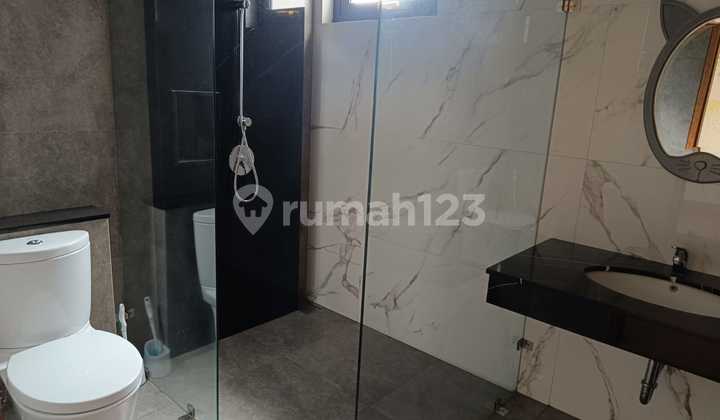 For Sale Luxurious Modern House Ready to Occupancy Location in City Center Gatot Subroto Wing Bandung 2