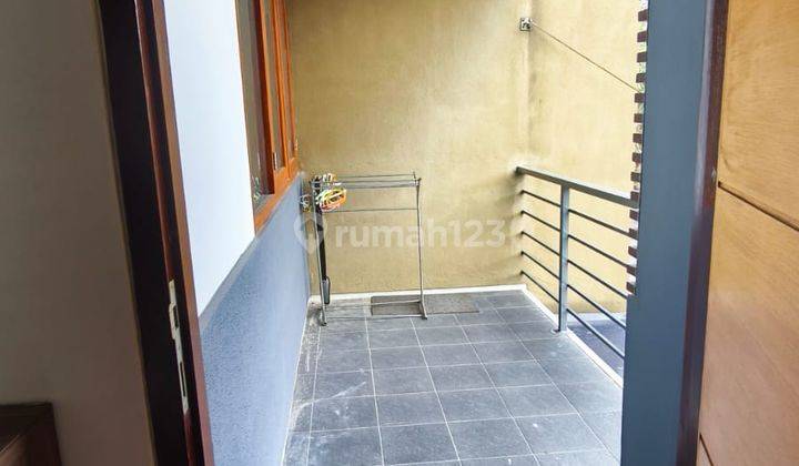 Dijual Rumah Nyaman Siap Huni Semi Furnish Lokasi di Setra Duta Bandung 2